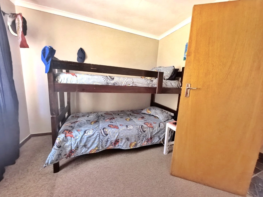 5 Bedroom Property for Sale in Fraaiuitsig Western Cape